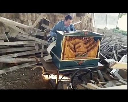 Smooth Criminal à l'orgue de barbarie