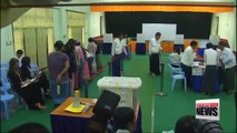 Myanmar holds first free election in 25 years nn미얀마， 25년 만의 자유 총선 투표 개시…민주화 이정표