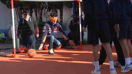 Los pilotos de Repsol comparten sus valores deportivos en un colegio de Sevilla