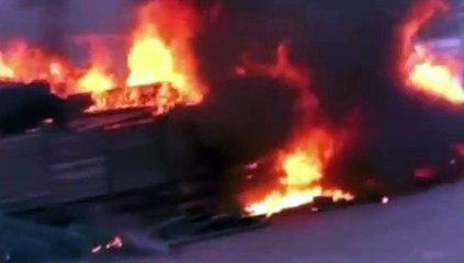 Download Video: Camión entra en túnel y sale incendiado