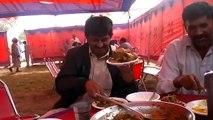 Pakistan Attacking On Food In Wedding - Very Funny Must Watch - Roti Khul Gai
