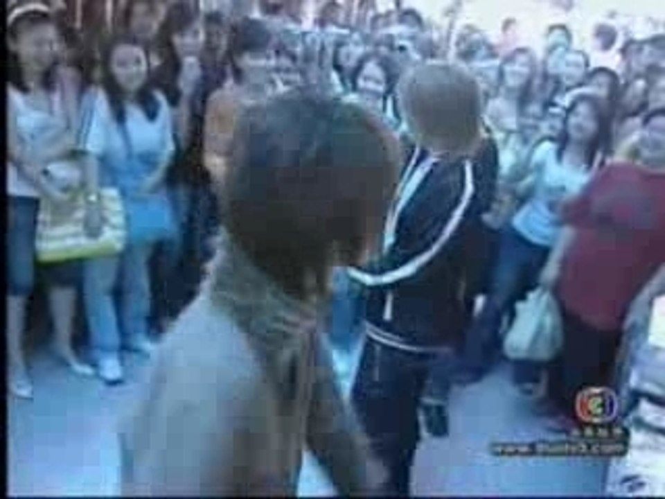 GOLF-MIKE Dancing to MJ's "Billie Jean"