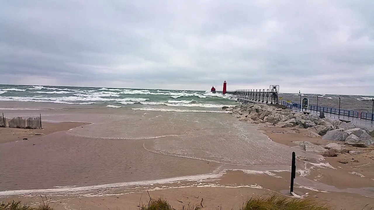 bug waves at lake