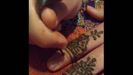 Watch Online Quick and Easy Henna Designs for Fingers - Latest Mehndi Design Point