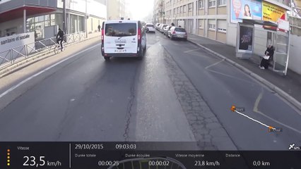Un automobiliste tente de faire tomber un cycliste à Lyon