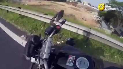 Bikers Shut Down Motorway To Rescue Dog! - YouTube
