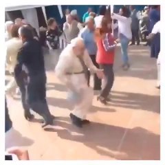 Mi Abuelo Se Escapó Y Lo Encontramos Bailando En La Plaza