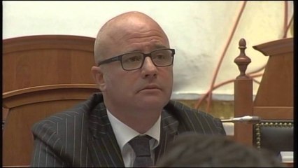 Revolta e Blushit: Qytetarët burgosen, kurse politikanët jo