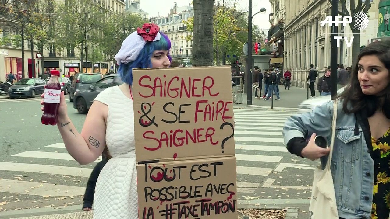 Keine steuer auf tampons: feministinnen protestieren in paris