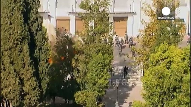 Összecsaptak Athén központjában a megszorításellenes tüntetők és a rendőrök