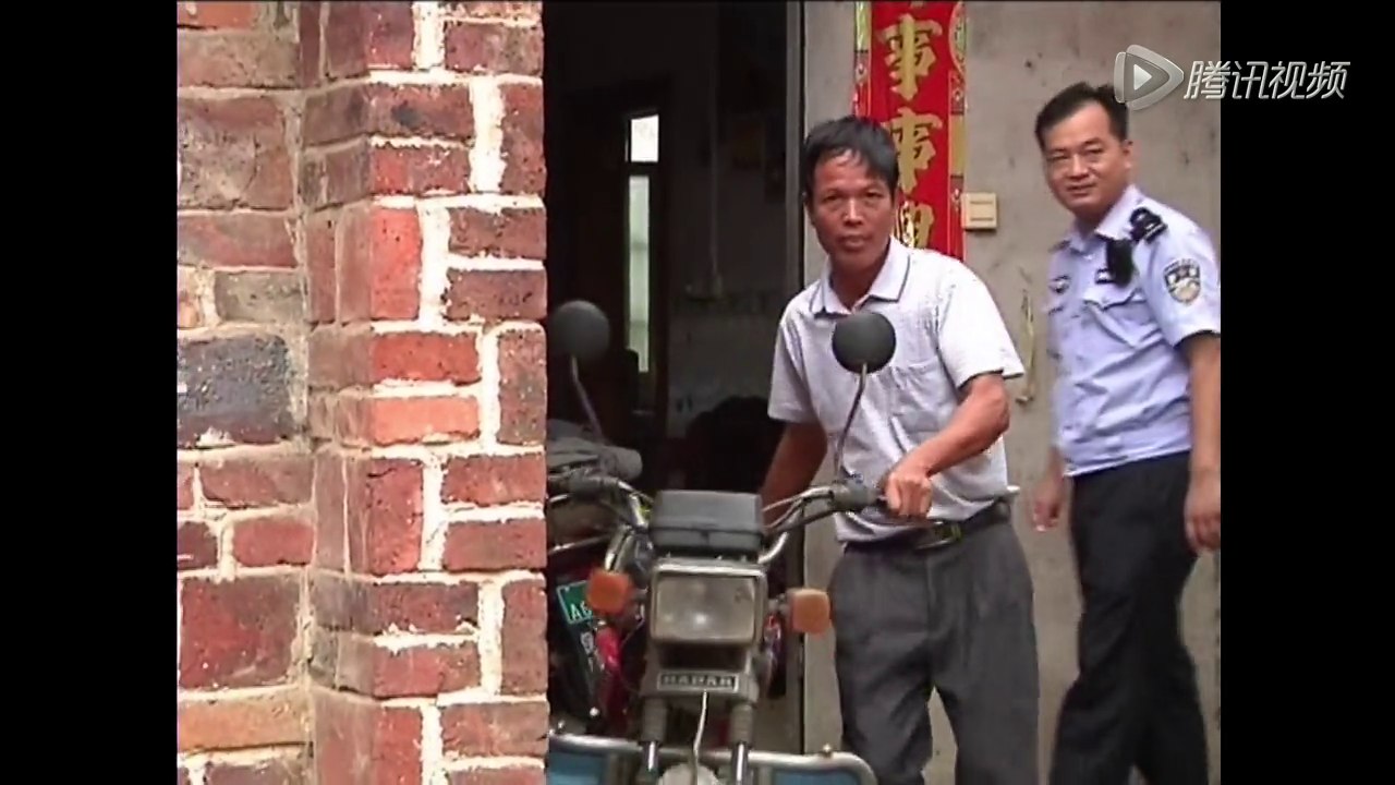 Chine : Un enfant de 2 ans conduit une moto