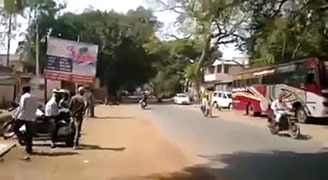 Reverse Auto driving Crazy | Mad Man Driving Auto Rikshaw Reverse Funny