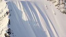 Incroyable, un skieur survit après une chute de 500 mètres !!