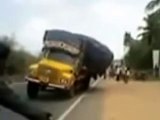 Live Truck Accident Caught in Camera in kerala India