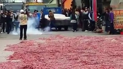 This is what it looks like when millions of firecrackers all go off at once - Genius Vines_xvid
