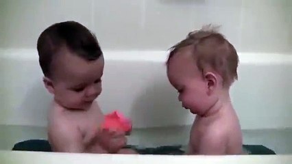 Mom Puts Her Twin Babies In The Tub She NEVER Expected Them To React Like This! - YouTube