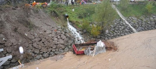 Artvin'de sel felaketi amatör kamerada