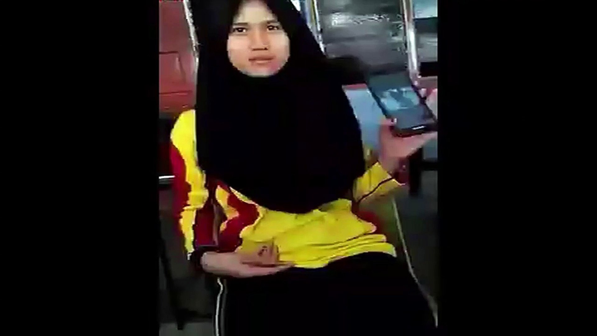 Budak sekolah lucah