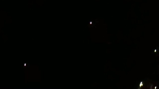 Deux boules lumineuses non identifiées dans le ciel à Quimper (Finistère, France)