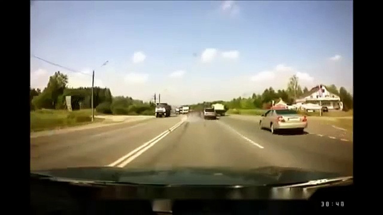海外の交通事故の瞬間まとめ映像 part5　ドライブレコーダー。
