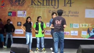 Tiger Shroff Showing Dance Moves At Mithi College