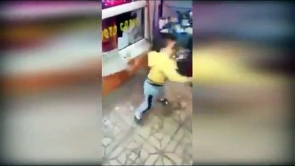 Palestinos incentivam criança a "derramar sangue judeu" com faca; Veja vídeo