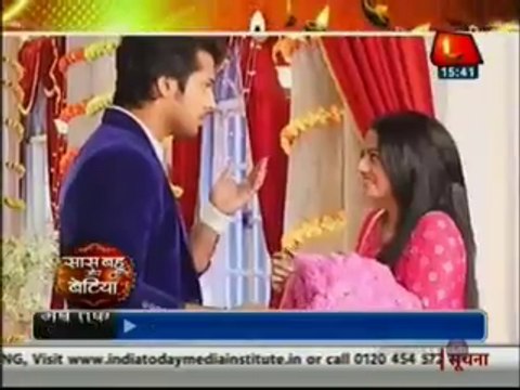 Swara aur Lakshya ki Shaadi hone waali hai jis se Woh kar rahe hai chup kar romance - 13th November 2015 - Swaragini