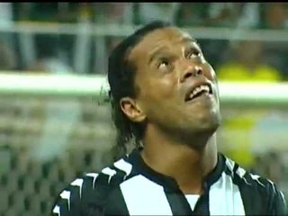 aprés le but  Ronaldinho crie