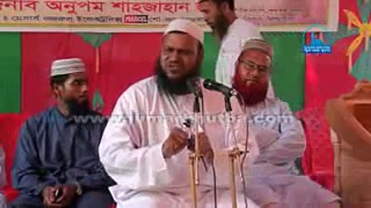 হুজুরের সাহস কত কোরান মাজিদ খোলে দেখাচ্ছে এই দে...