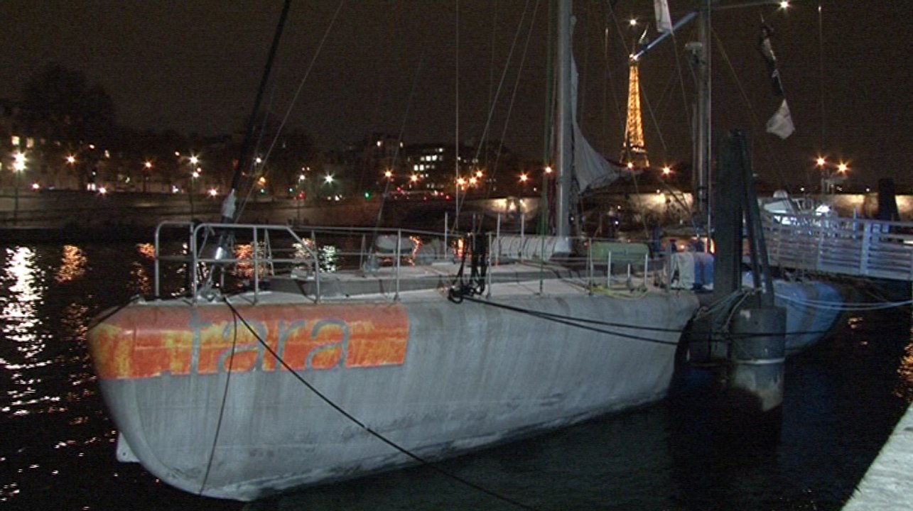 Ségolène Royal a inauguré le pavillon Tara « Océan et Climat », au pont Alexandre III, le 12 novembre 2015