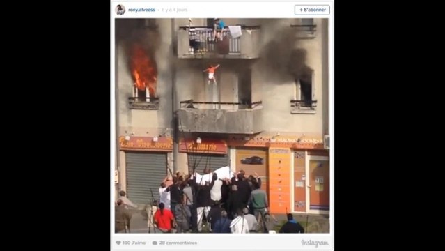 Un groupe de jeunes sauve un bébé et sa mère des flammes