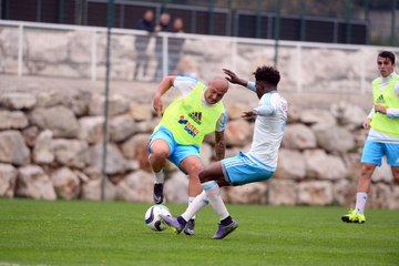 Opposition - OM 4-1 CFA : le but de Fabrice Apruzesse (67e)