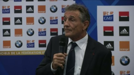 Rugby - Bleus : Novès «Match après match»