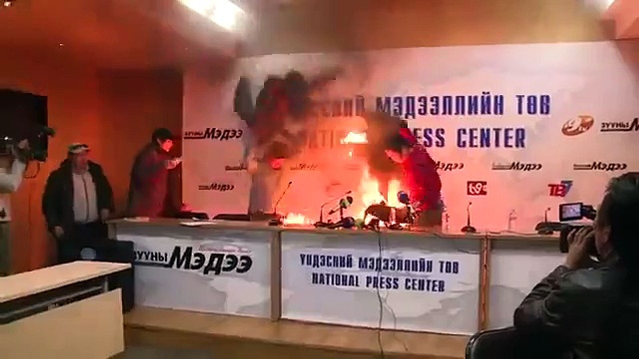 Горящая пресс-конференция