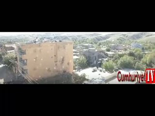 Polis Silvan'da 'devletin gücünü' duvara yazdı