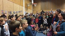 Les CM1 et CM2 chantent pour fêter les 50 ans de l'école de la Croix-Verte