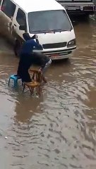 You will be amazed after watching video of this guy helping girls