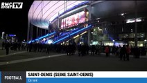 Les spectateurs quittent le Stade de France tant bien que mal