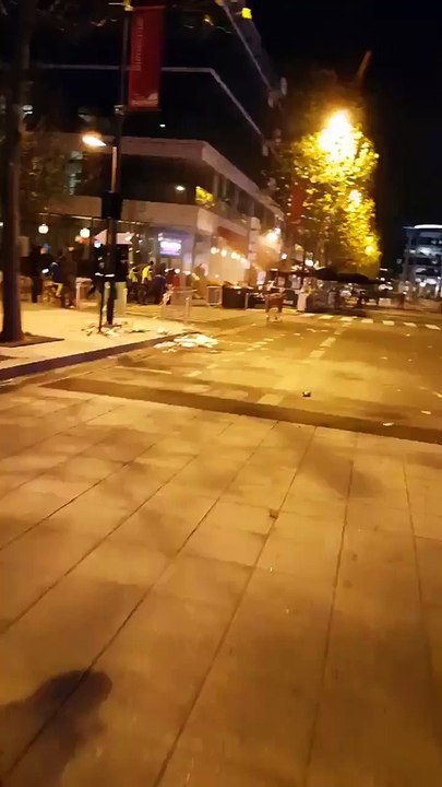 آثار الانفجار والهجمات الدامية التي وقعت في باريس منذ قليل وأسفرت عن 40 قتيلا وعشرات الجرحى