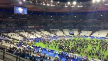Muchos fanáticos se concentran en el estadio de Francia  #Paris #fusillade