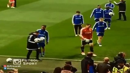 Ronaldinho produced a ridiculous nutmeg before the UNICEF charity match