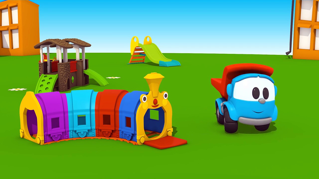 Грузовичок лева строит дом