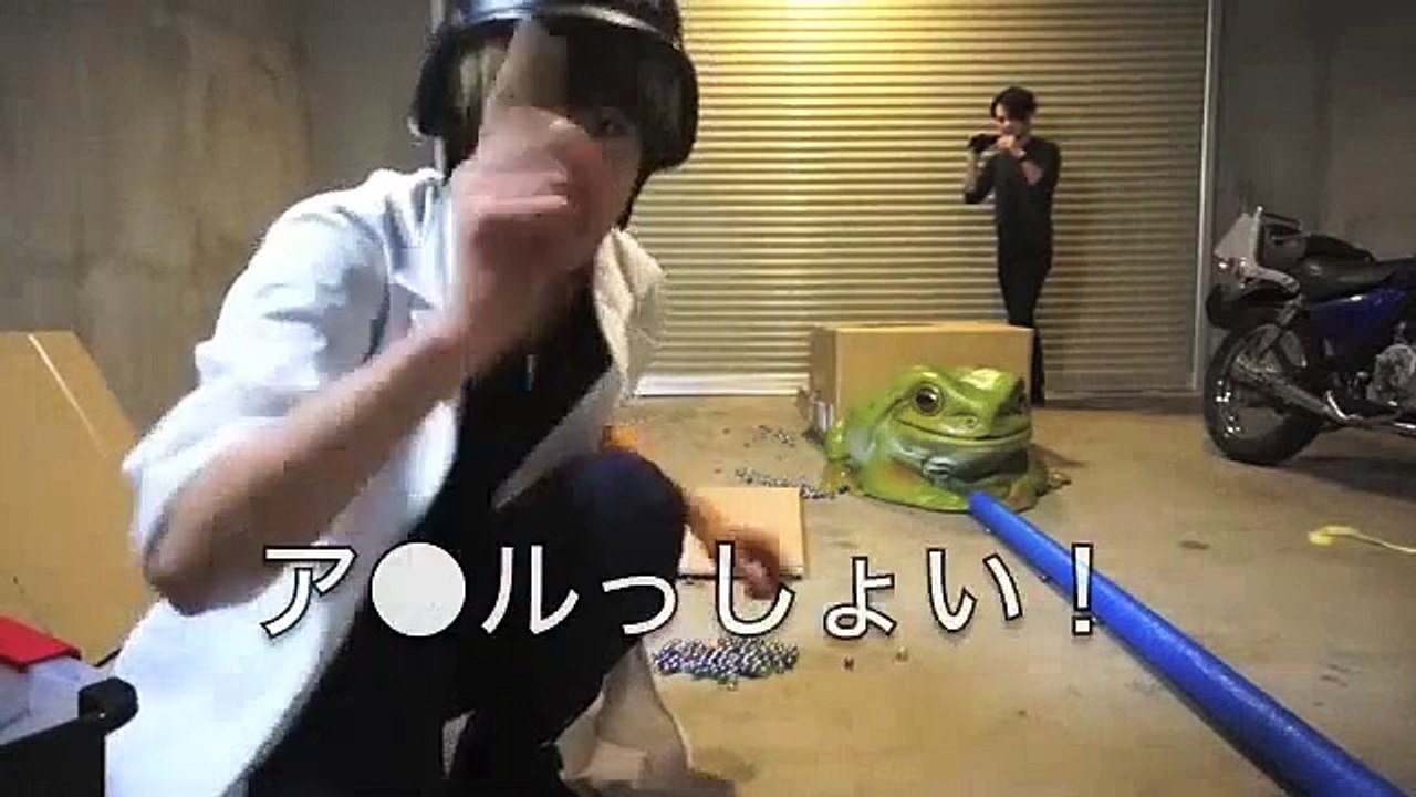 はじめしゃちょーがビー玉の上で神滑りしてみた