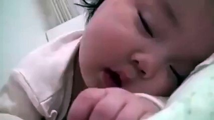 When you just wanna sleep but mom won't let you - Baby is Sleeping