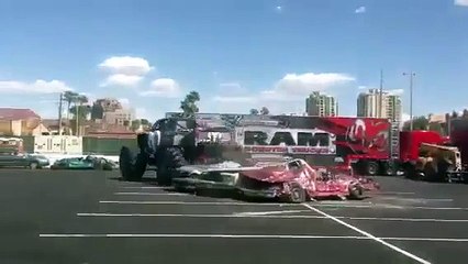 Araba parçalamak böyle olur !!!