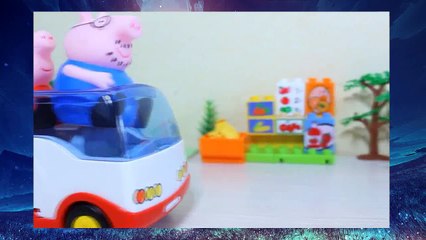 свинка пеппа Мультики Пеппа и Джорж делают машинку из песка Peppa Pig