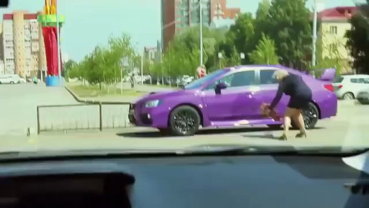 Yolda Renk Değiştiren Araba