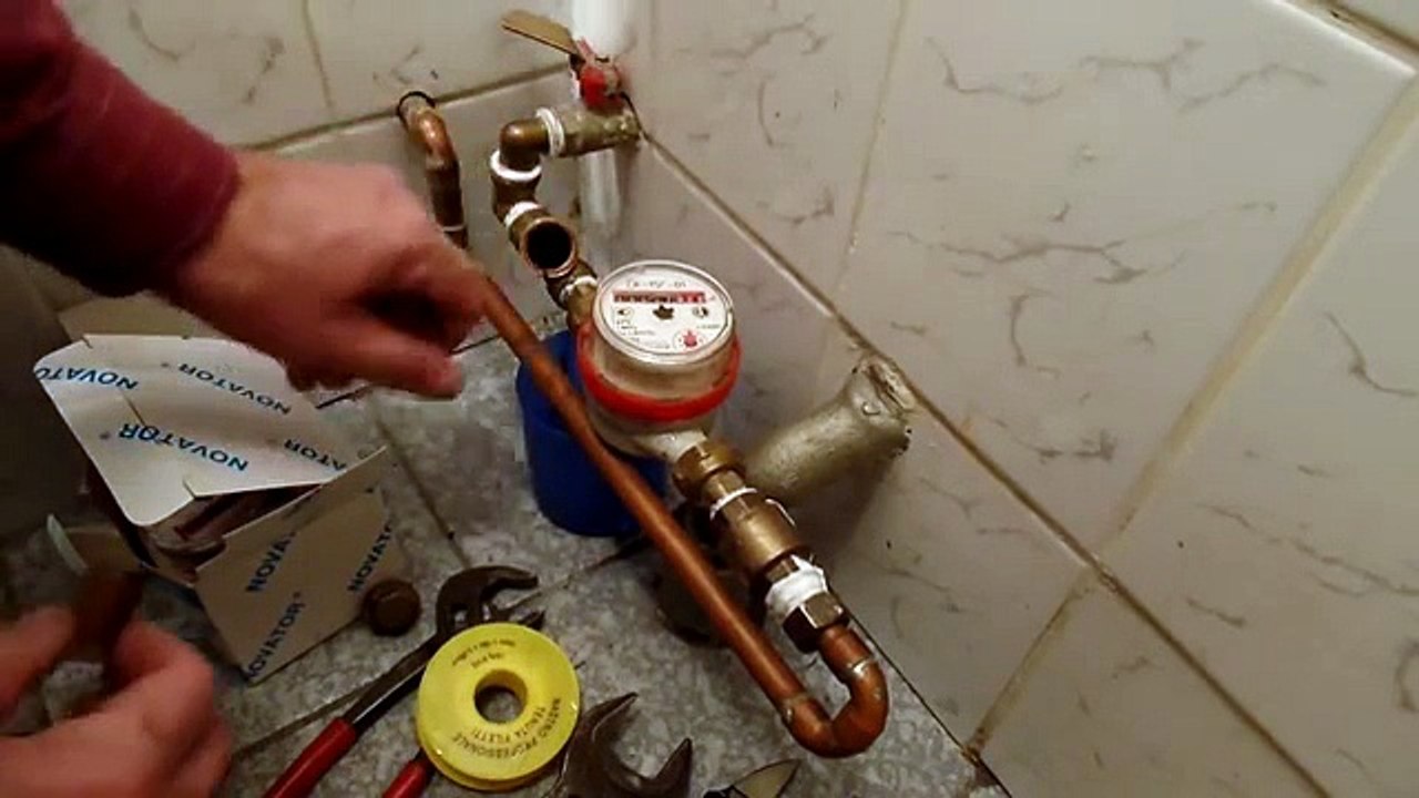 Установка счетчика для воды своими руками -экономия семейного бюджета ...