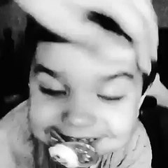 Caroline Costa samuse avec son neveu