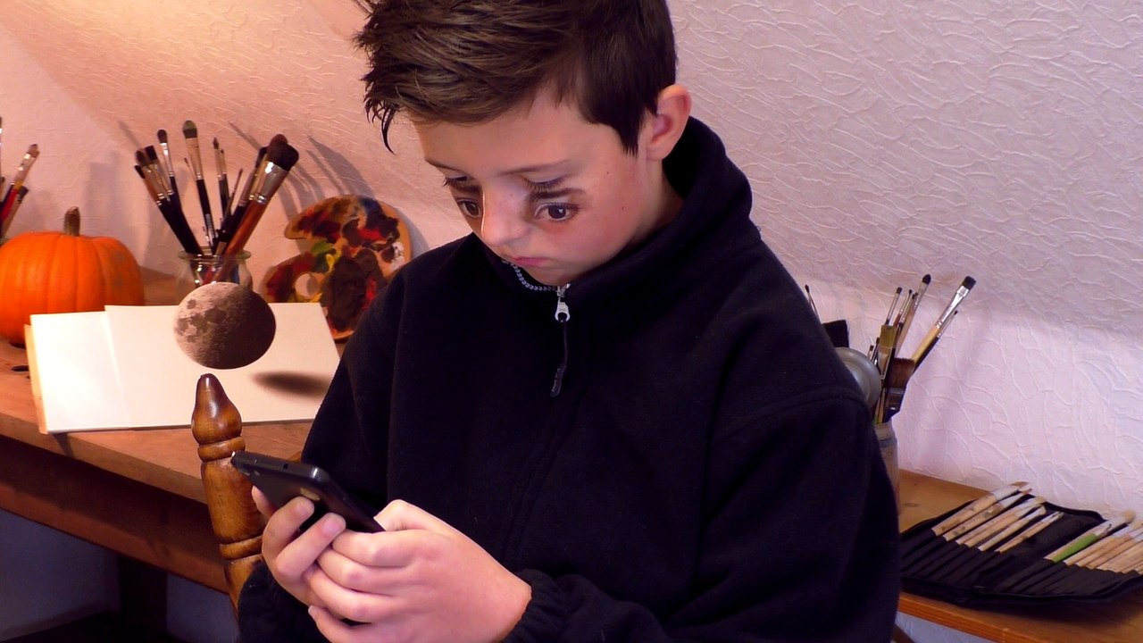 Dad teams up with son for a scary Halloween face painting prank | Halloween Eyes MakeUp